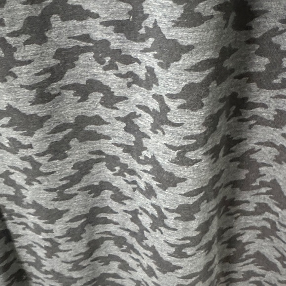 LULULEMON ATHLETA MENS Black/ Grey Camouflage style T-Shirt - Picture 4 of 5